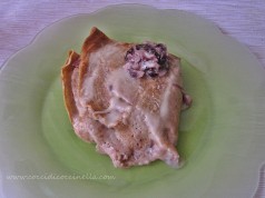 Crespelle integrali al farro con radicchio e taleggio