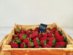 Torta cassetta di fragole